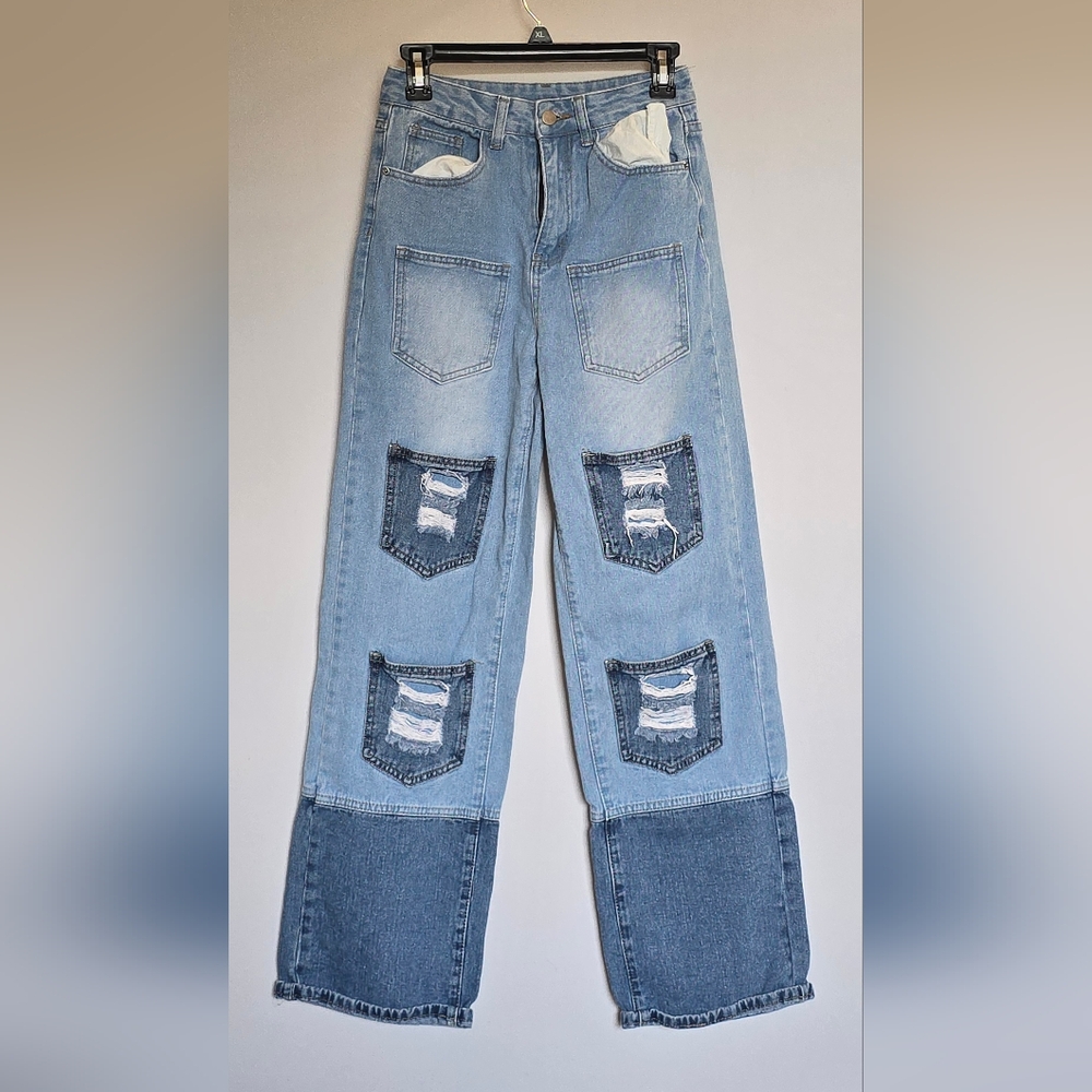 Light Blue Relaxed Jeans with Distressed Accents XS